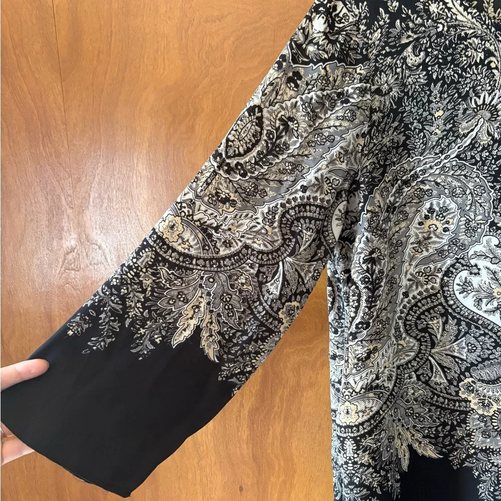 Rose & Olive Black and White Paisley Tunic Top - Picture 2 of 5